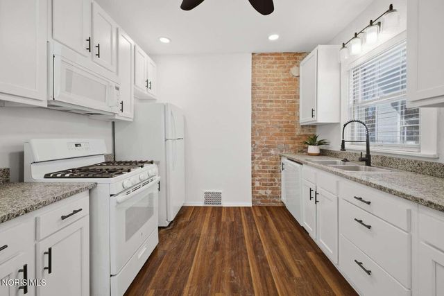 2410 Lawrence Avenue, Toledo, OH 43620