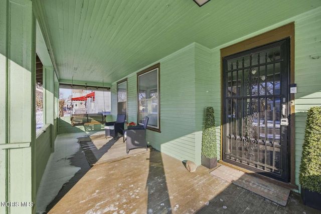 2410 Lawrence Avenue, Toledo, OH 43620