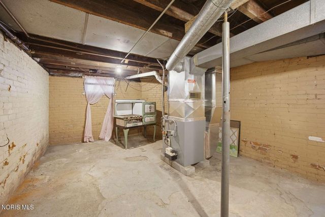 2410 Lawrence Avenue, Toledo, OH 43620