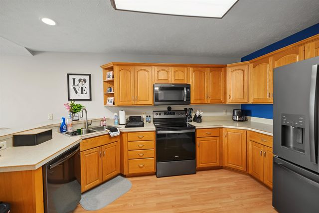 1207 Sierra Dr, Salina, KS 67401