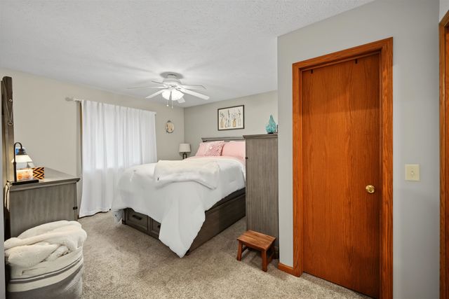 1207 Sierra Dr, Salina, KS 67401