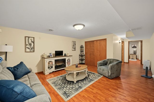 1207 Sierra Dr, Salina, KS 67401