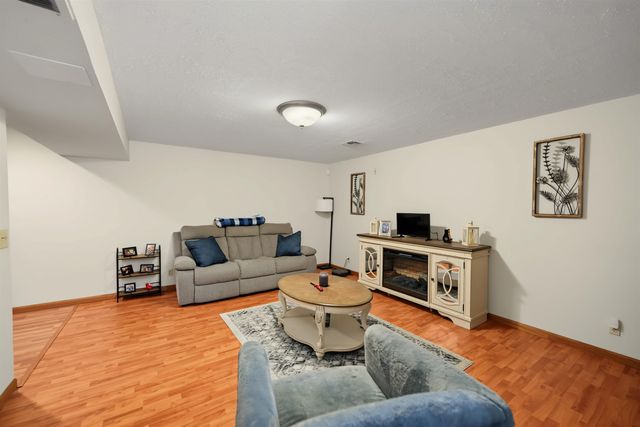 1207 Sierra Dr, Salina, KS 67401