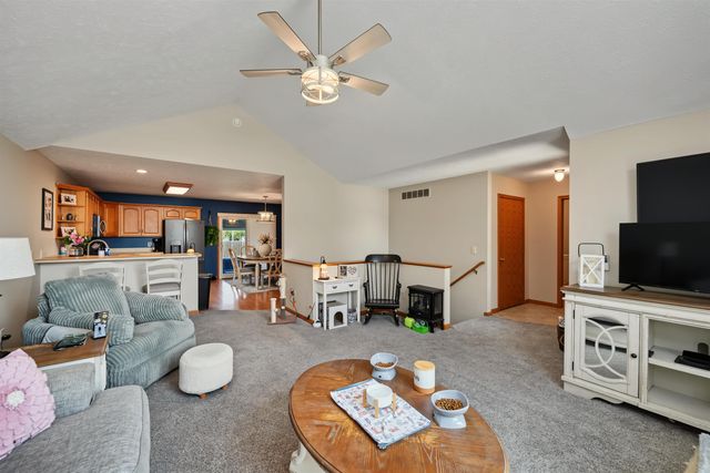 1207 Sierra Dr, Salina, KS 67401