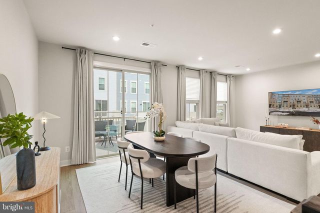 42595 PITLOCHRY TER, Sterling, VA 20166