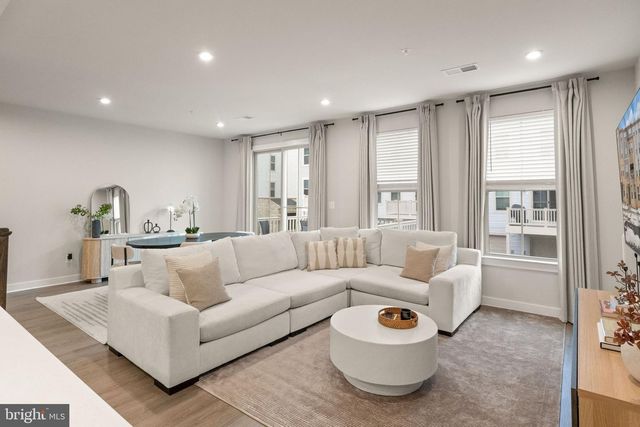 42595 PITLOCHRY TER, Sterling, VA 20166