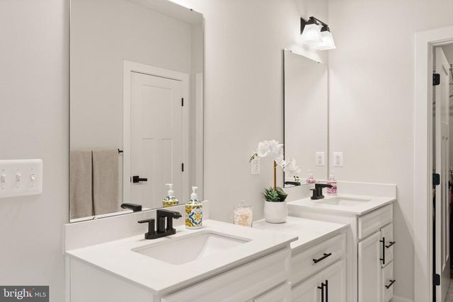 42595 PITLOCHRY TER, Sterling, VA 20166