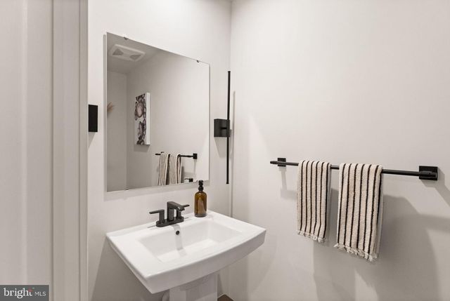 42595 PITLOCHRY TER, Sterling, VA 20166