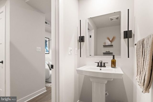 42595 PITLOCHRY TER, Sterling, VA 20166