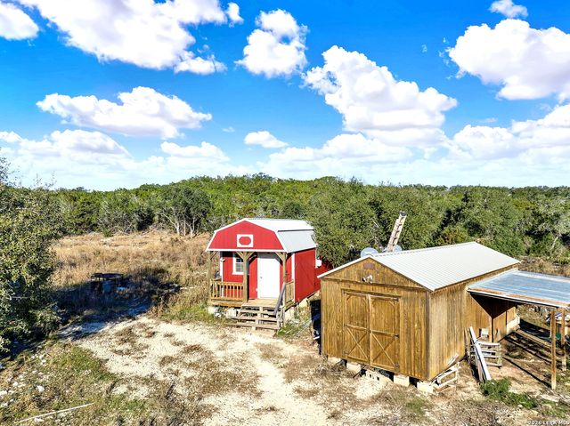 388 county road 243, Hondo, TX 78861