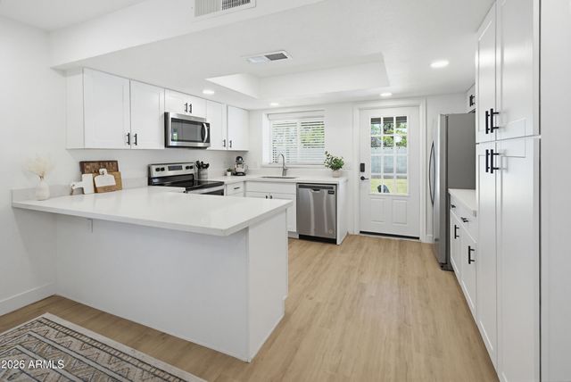 540 W Myrna Lane, Chandler, AZ 85225