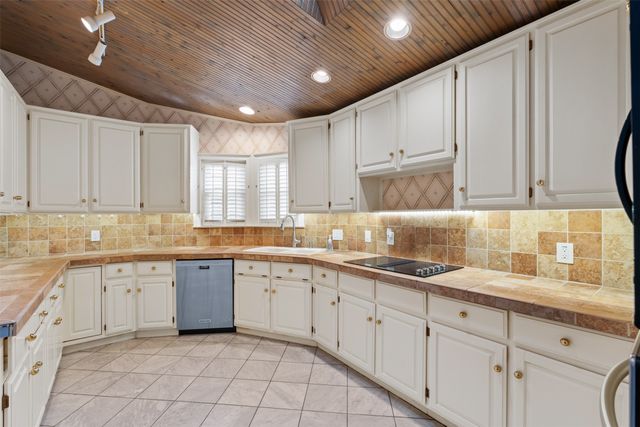 5821 Ridgerock Court, Fort Worth, TX 76132