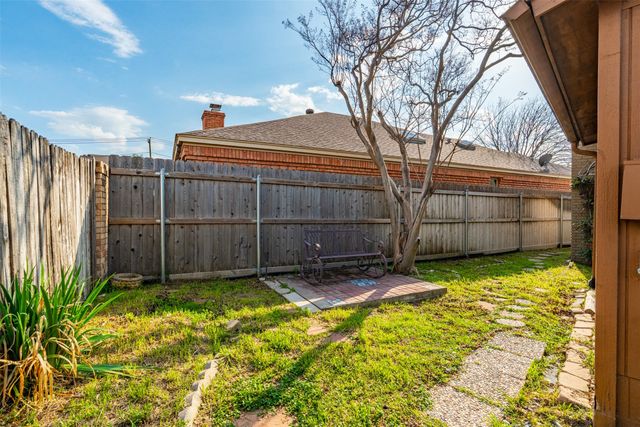 5821 Ridgerock Court, Fort Worth, TX 76132