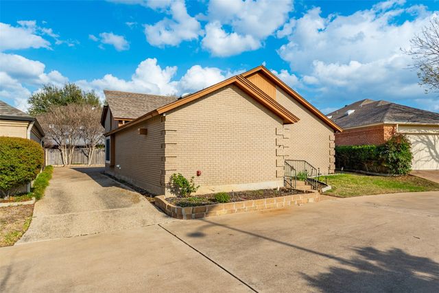 5821 Ridgerock Court, Fort Worth, TX 76132