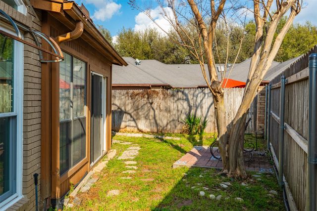 5821 Ridgerock Court, Fort Worth, TX 76132