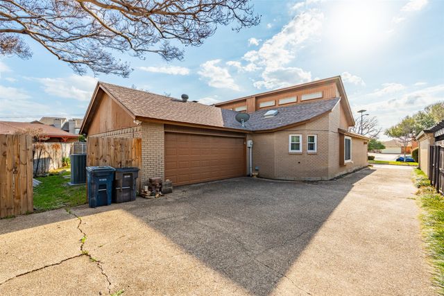 5821 Ridgerock Court, Fort Worth, TX 76132