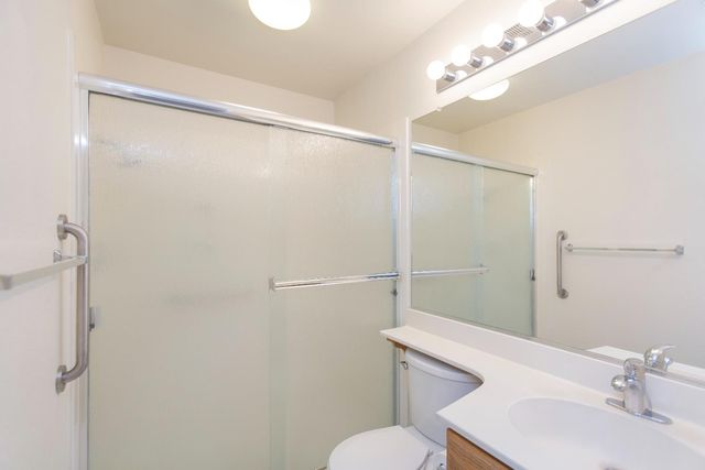 202 Meandering Ln, Turlock, CA 95382
