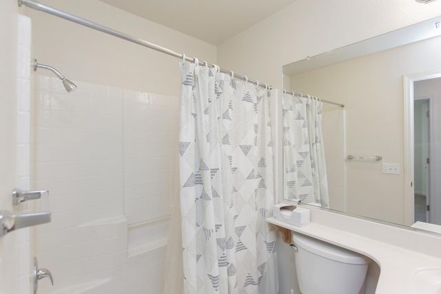 202 Meandering Ln, Turlock, CA 95382