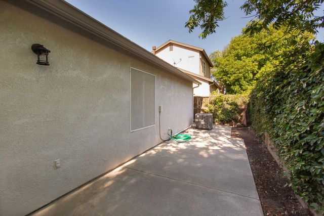 202 Meandering Ln, Turlock, CA 95382