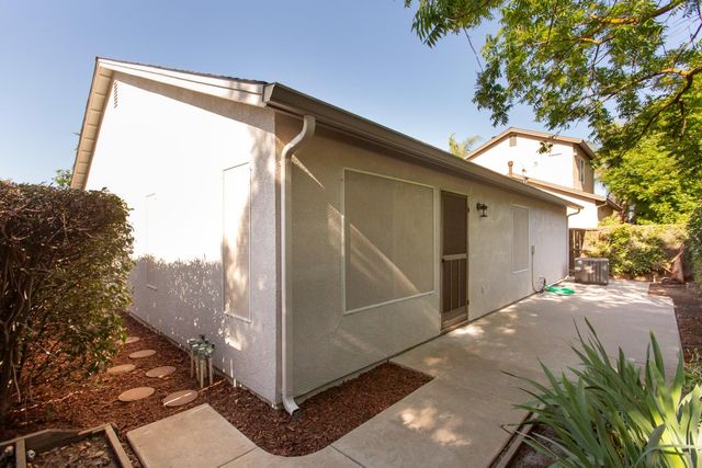 202 Meandering Ln, Turlock, CA 95382