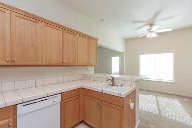 202 Meandering Ln, Turlock, CA 95382