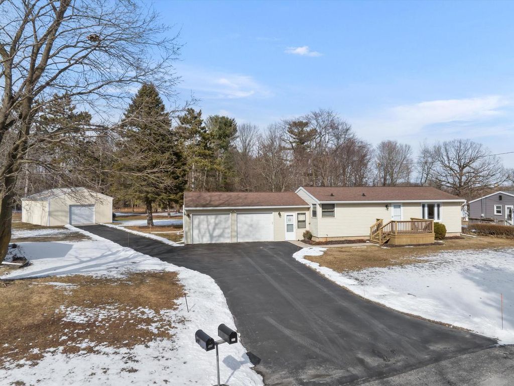 955 Laduron DRIVE, Mishicot, WI 54228