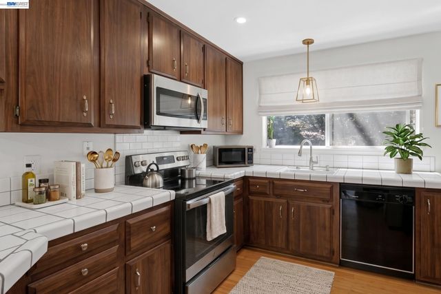 1743 Panda Way, Hayward, CA 94541
