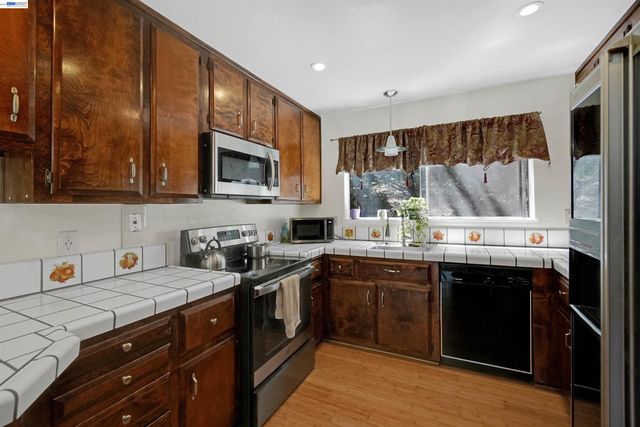 1743 Panda Way, Hayward, CA 94541
