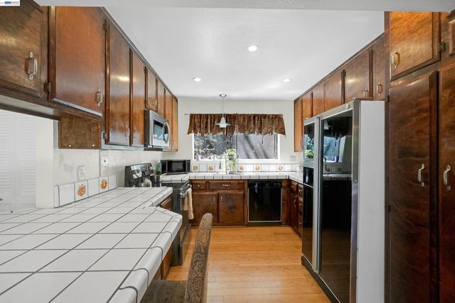 1743 Panda Way, Hayward, CA 94541