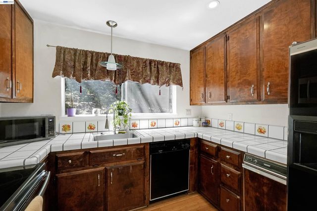 1743 Panda Way, Hayward, CA 94541