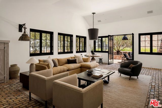 13215 Riviera Ranch Road, Los Angeles, CA 90049