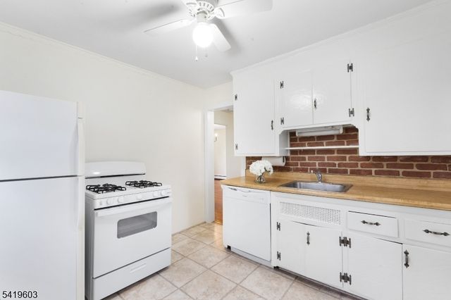 92 Hickory St, Dumont Boro, NJ 07628