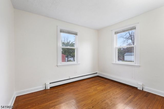 92 Hickory St, Dumont Boro, NJ 07628