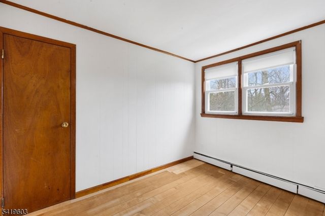 92 Hickory St, Dumont Boro, NJ 07628