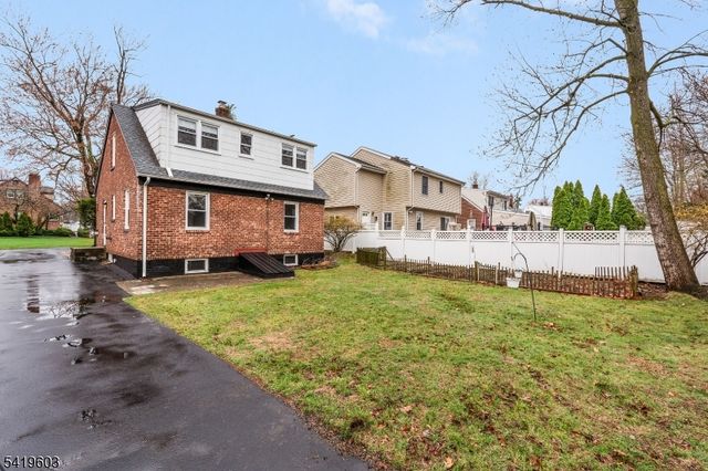 92 Hickory St, Dumont Boro, NJ 07628