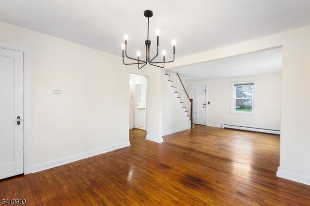 92 Hickory St, Dumont Boro, NJ 07628