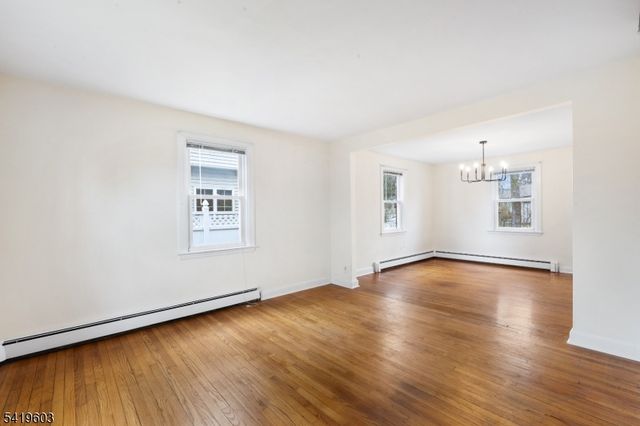 92 Hickory St, Dumont Boro, NJ 07628