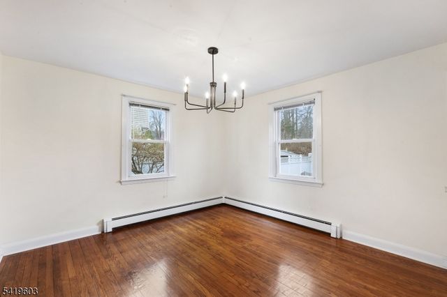 92 Hickory St, Dumont Boro, NJ 07628