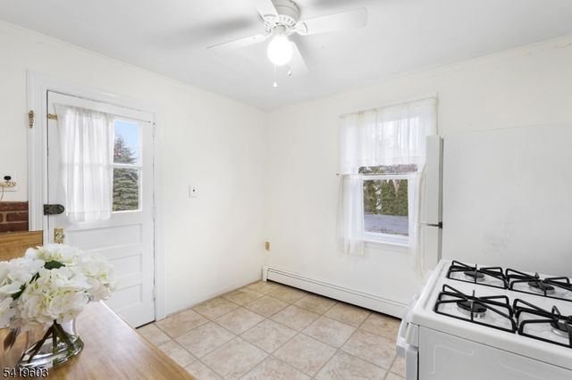 92 Hickory St, Dumont Boro, NJ 07628