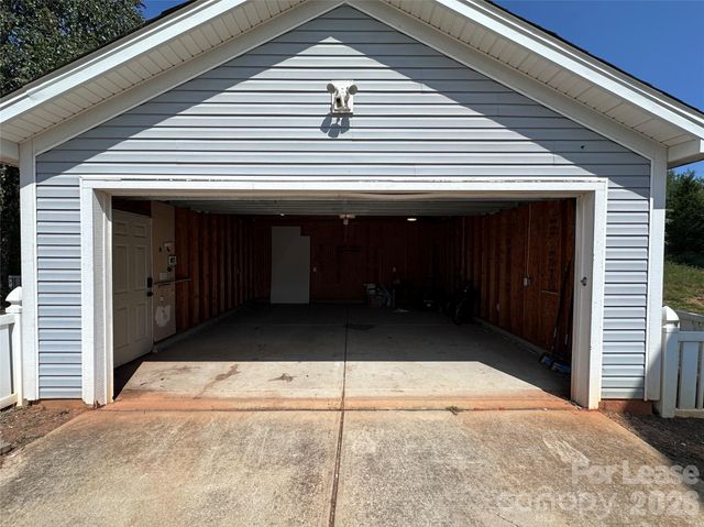 732 Inwood Hill Drive, Gastonia, NC 28056