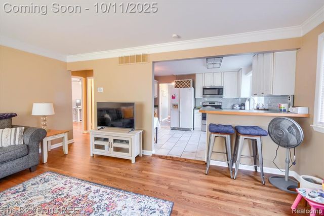 5241 Drayton Road, Clarkston, MI 48346