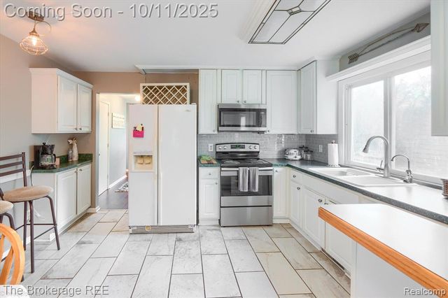 5241 Drayton Road, Clarkston, MI 48346