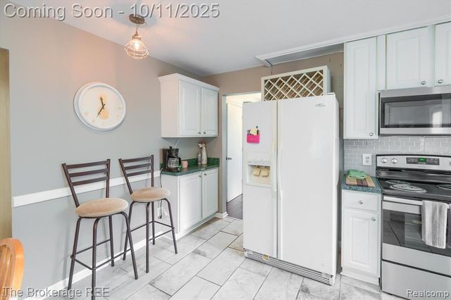 5241 Drayton Road, Clarkston, MI 48346