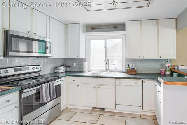 5241 Drayton Road, Clarkston, MI 48346