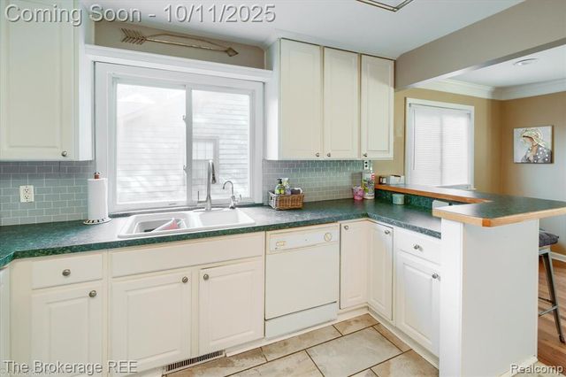 5241 Drayton Road, Clarkston, MI 48346