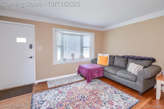 5241 Drayton Road, Clarkston, MI 48346