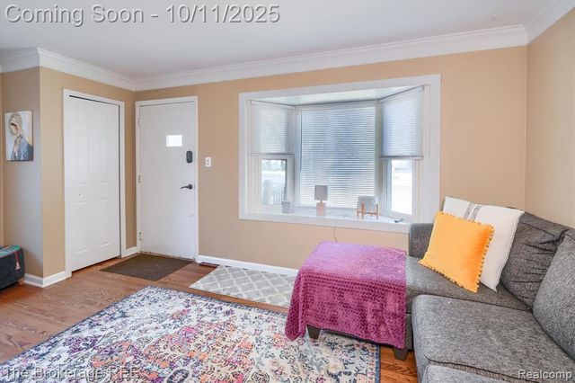 5241 Drayton Road, Clarkston, MI 48346