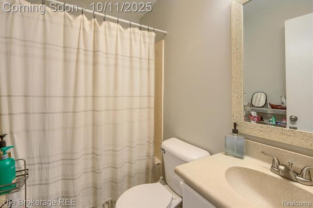 5241 Drayton Road, Clarkston, MI 48346