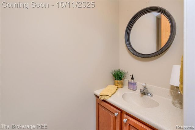 5241 Drayton Road, Clarkston, MI 48346