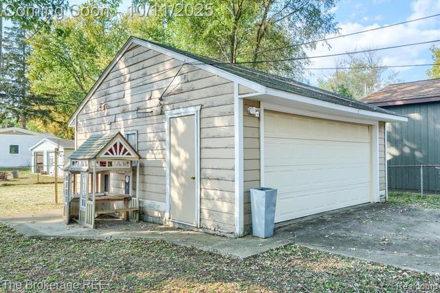 5241 Drayton Road, Clarkston, MI 48346